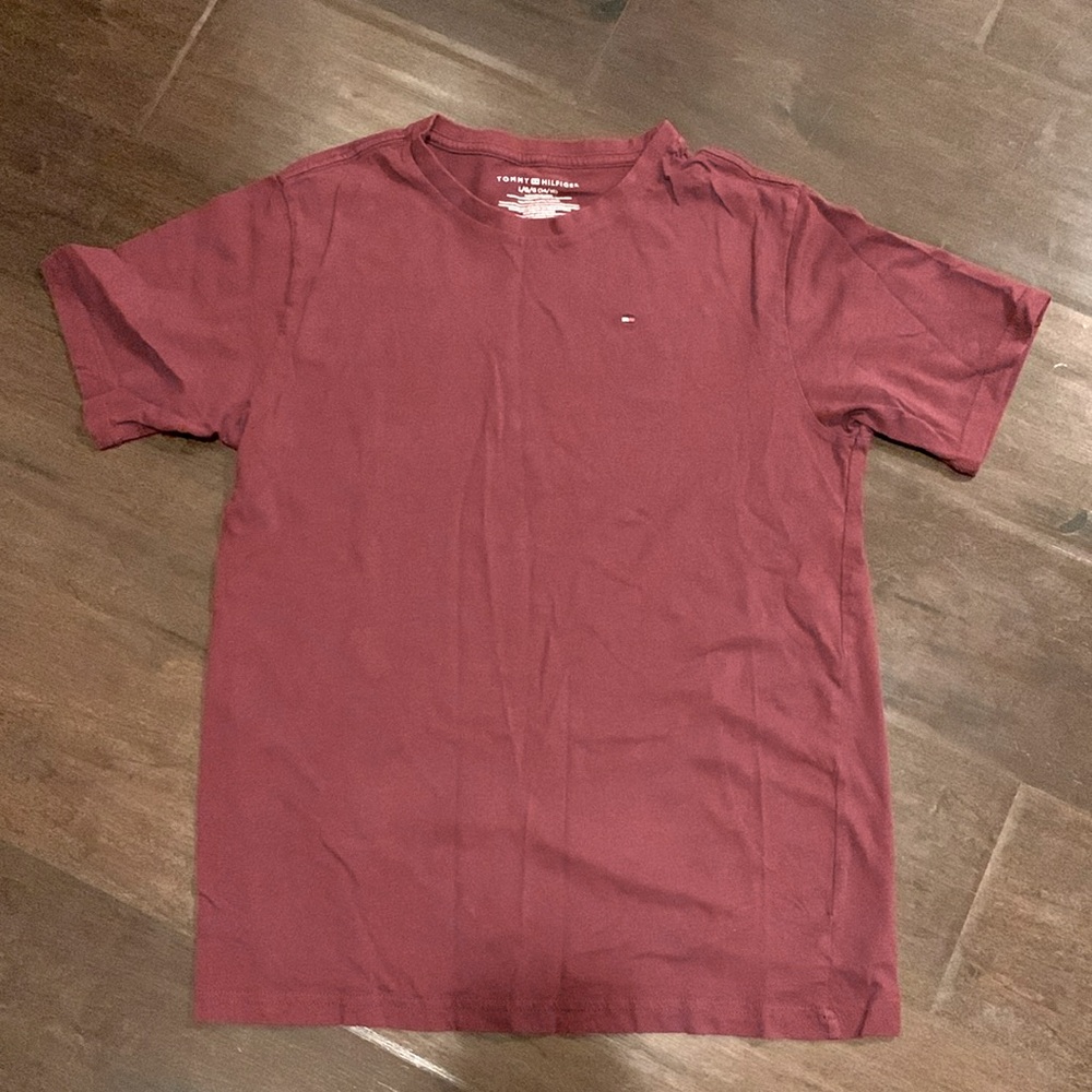 Tommy Hilfiger Boy wine color short sleeve tee L